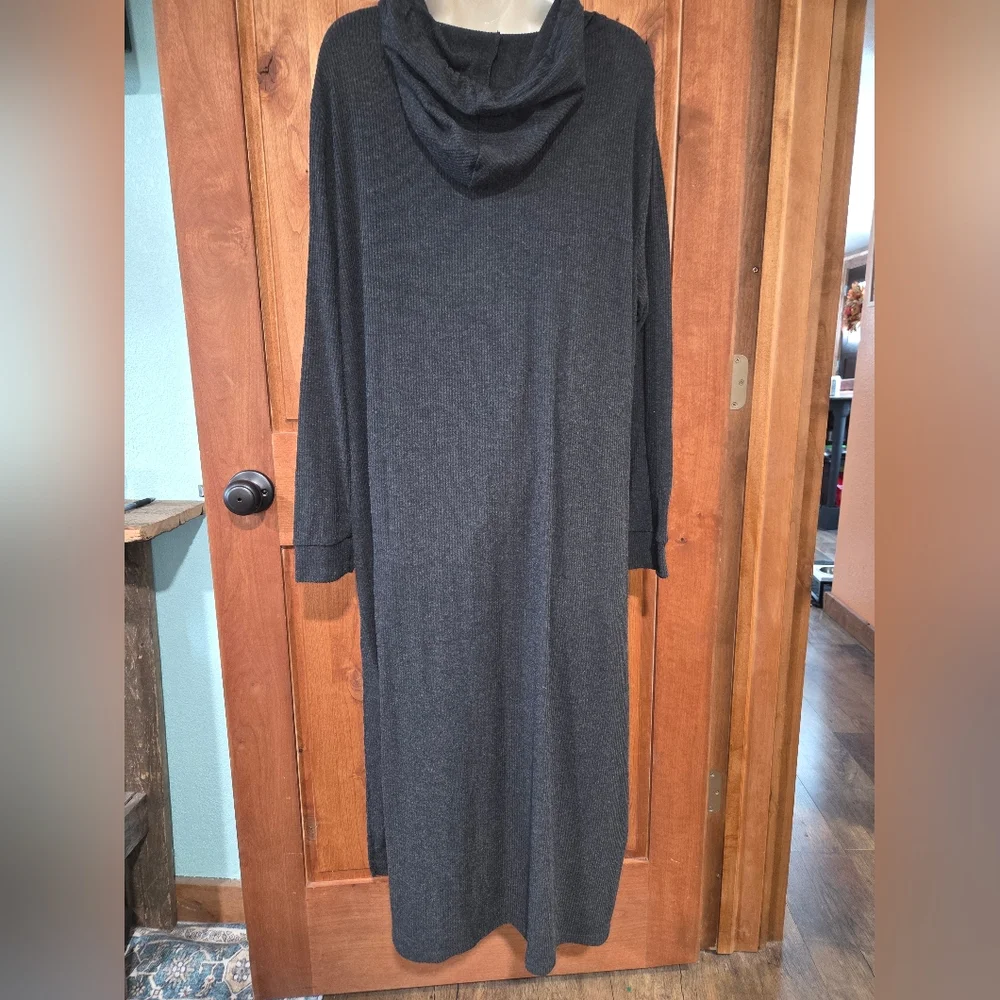 Cozy Charcoal Gray Hooded Robe/Lounger - Picture 6 of 9